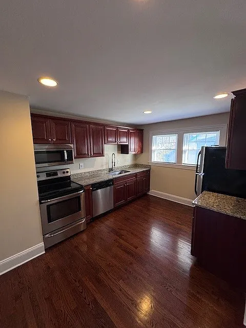 2 bed, 1150 sqft, $2,000 — Photo 2