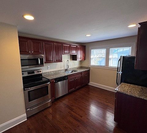 2nd image of 786 Farmington Ave #3