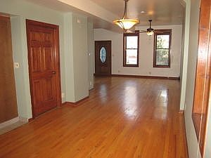 2nd image of 1832 N Winchester Ave Unit 1
