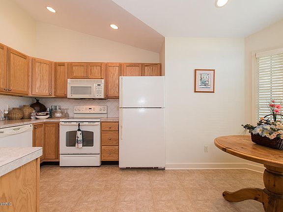 3rd image of 363 Potters Dr