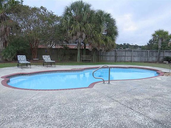 3rd image of 37214 Knollwood Ct