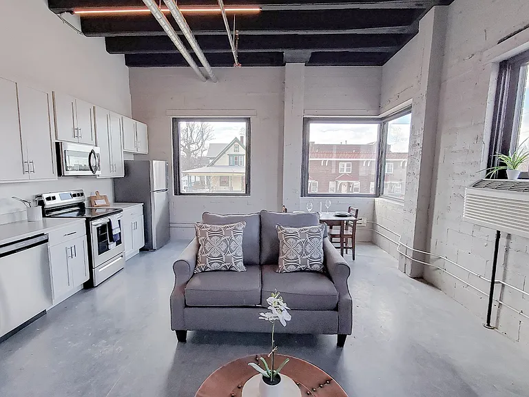 Dahlman Flats — Photo 32