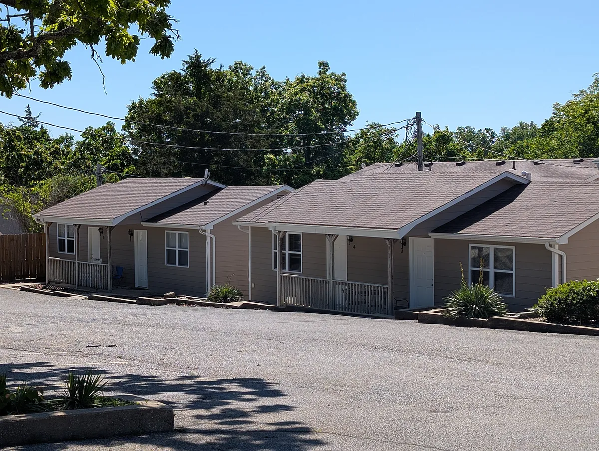 Building Photo - Deer Run Apartments
