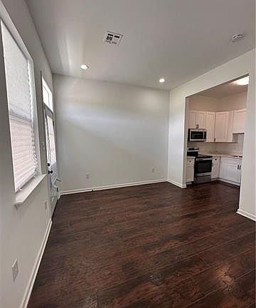 4th image of 2430 Deers St
