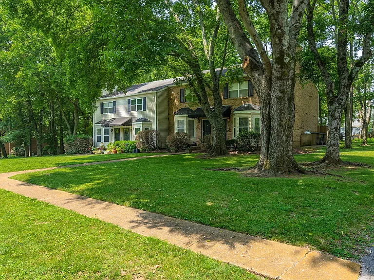 114 Brattlesboro Dr — Photo 5