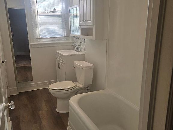5th image of 4211 Woodland Ave #1500562