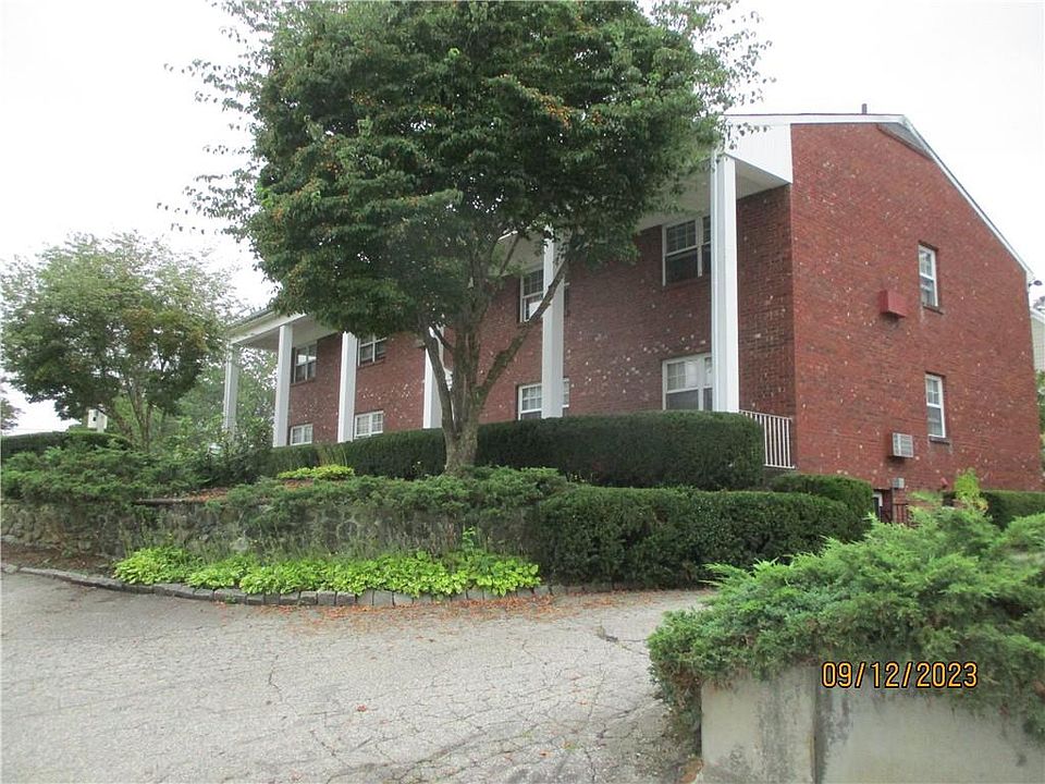1077 Pontiac Ave, Cranston, RI 02920 Zillow