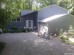 5930 Woodlee Ct, Orchard Park, NY 14127
