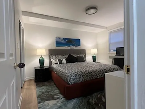 1813 W Touhy Ave APT 1, Chicago, IL 60626