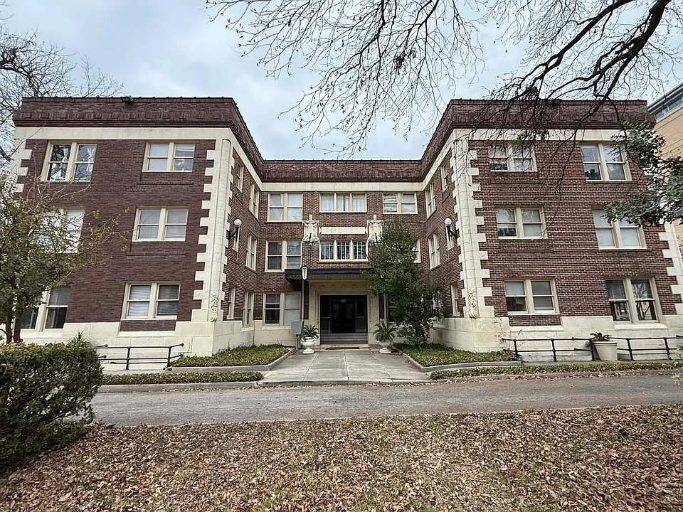 110 Auditorium Cir #21