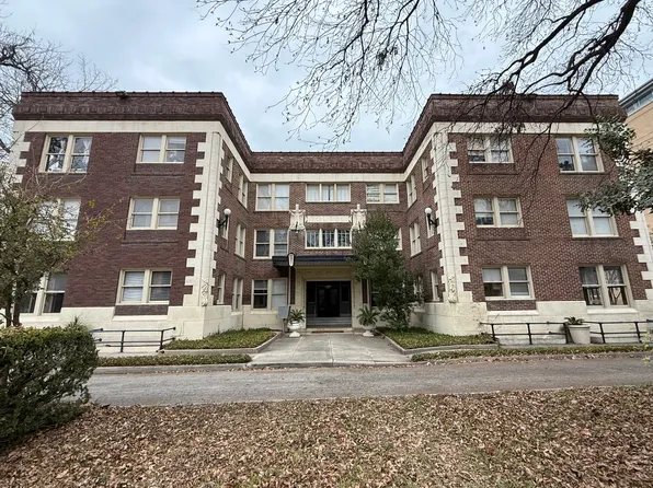 110 Auditorium Cir #21, San Antonio, TX 78205