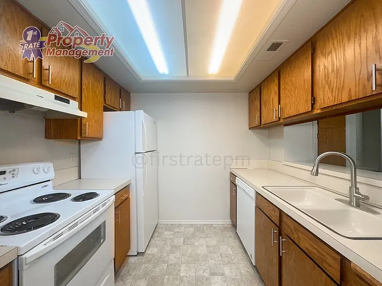 2899 W Malad St — Photo 7