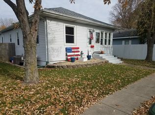 518 W Harrison St, Villa Grove, IL 61956