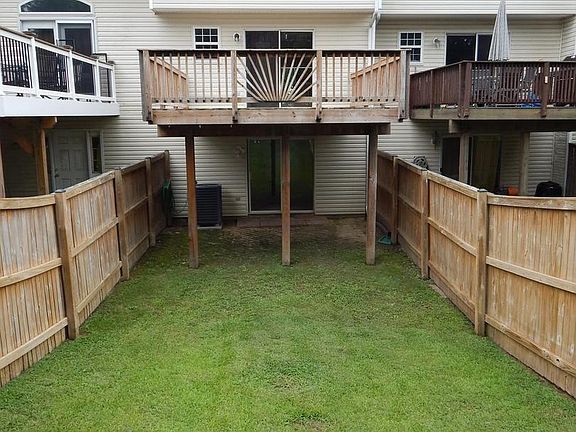 3rd image of 1303 Foxglove Sq