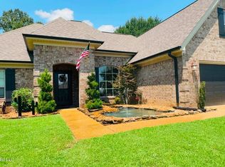 104 Creekside Dr, Senatobia, MS 38668