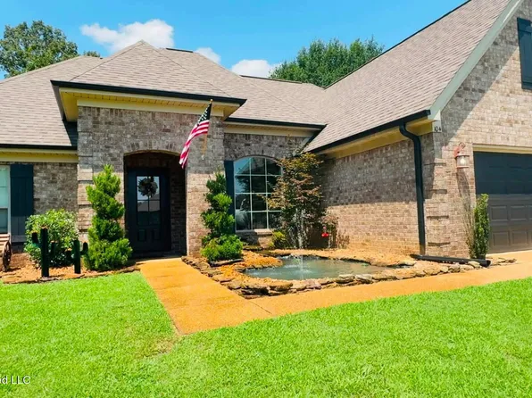 104 Creekside Dr, Senatobia, MS 38668