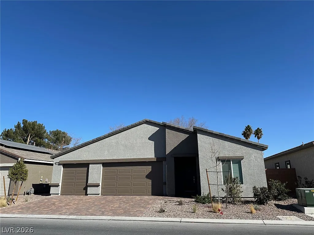 4 bed, 3.0 bath, 2470 sqft, $3,000 — Photo 1
