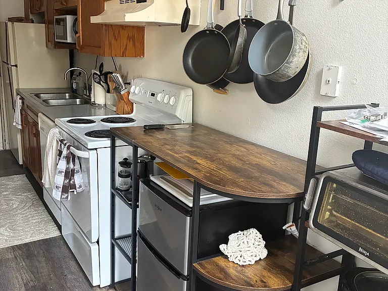 Canyon Crest Apartments — Photo 17