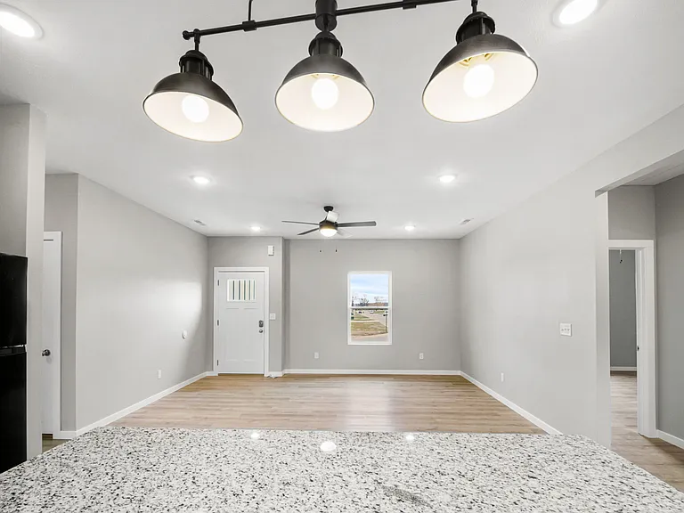 655 E Forest St — Photo 33