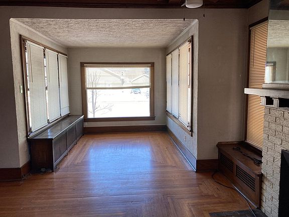 4th image of 510 W 4th St