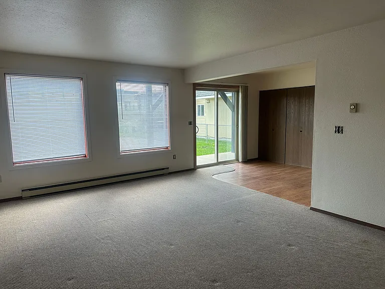 1526 W Koch St — Photo 5