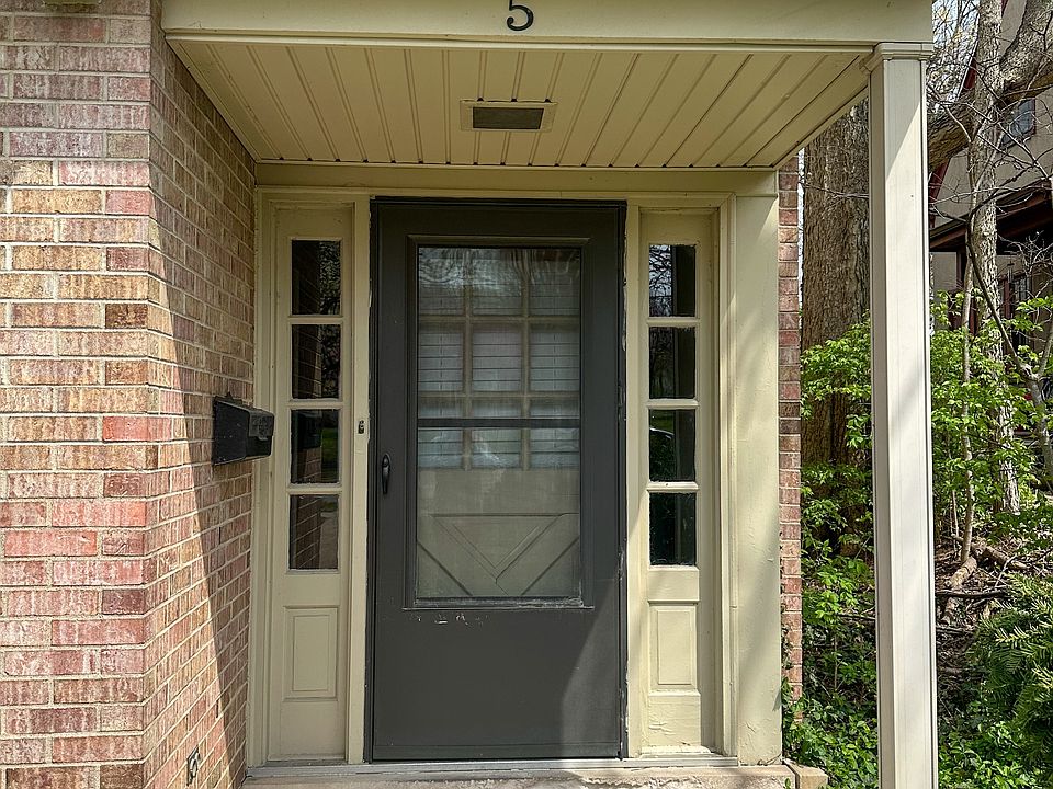 1st image of 601 E Washington St #11367810