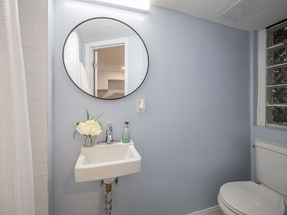 2nd image of 1615 R St SE