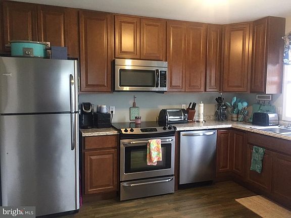 5th image of 148 W Milby St