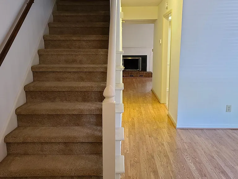 6416 Meadow View Dr — Photo 4