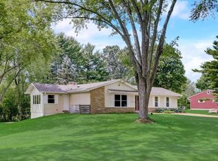N62W37817 Wadebridge Rd, Oconomowoc, WI 53066