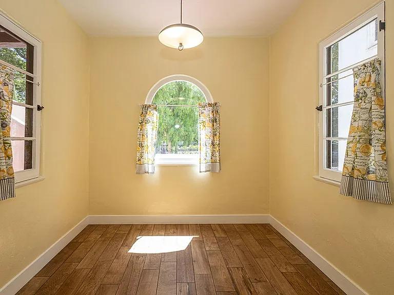 1221 S Sycamore Ave — Photo 17