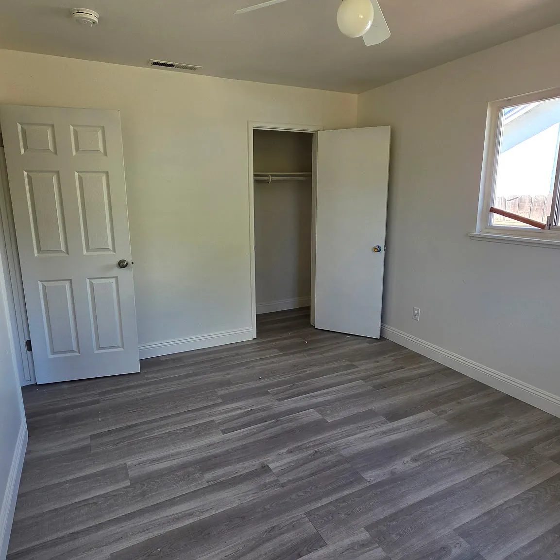 3 bed, 940 sqft, $2,500 — Photo 3