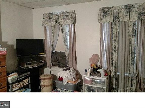 5th image of 66 Hobart Ave