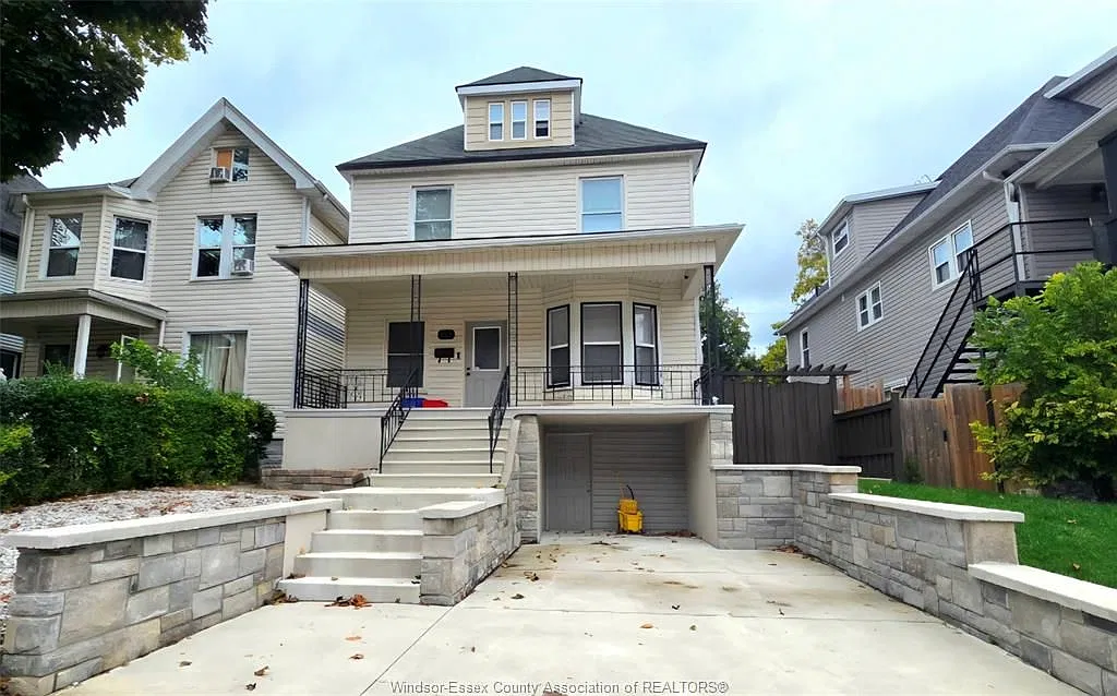 5 bed, $2,900 — Photo 1