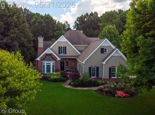7730 Parkcrest Cir, Clarkston, MI