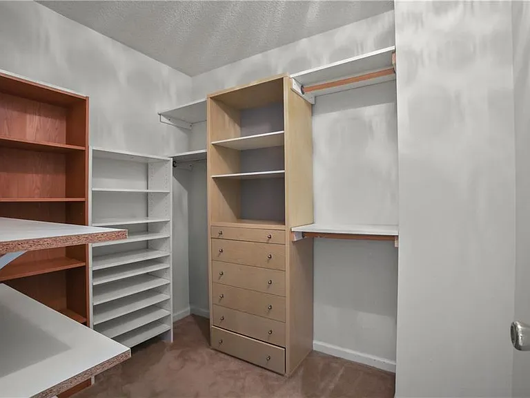 2224 Eagles Nest Cir — Photo 31