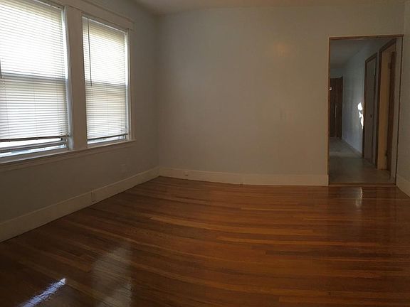 5th image of 28 Henley St #0