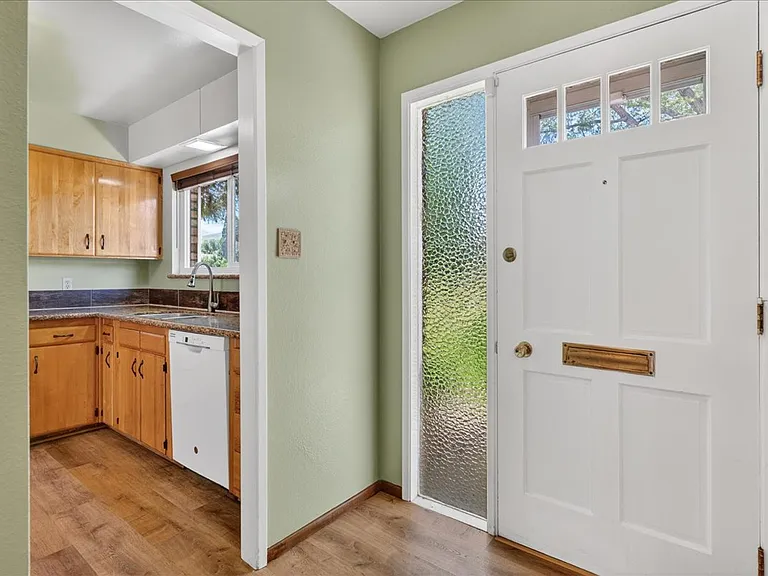 106 Smithridge Park — Photo 7