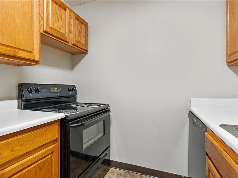 Lots of Cabinet Space!