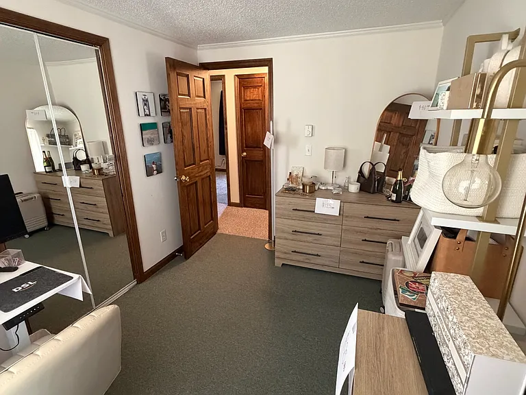 18 Hughes Ave — Photo 7