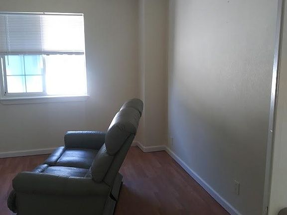 3rd image of 963 Pacific Ave Unit B