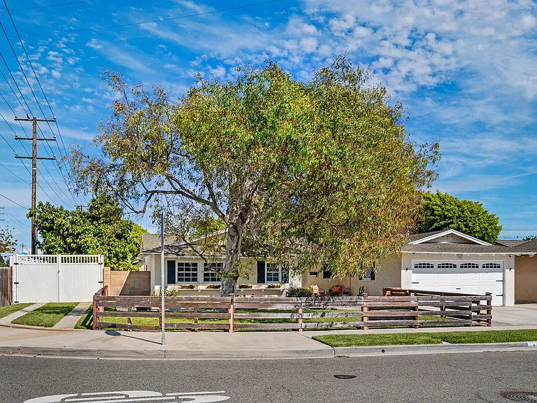 16002 Warren Ln — Photo 75