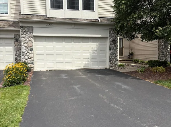 519 Dockside Cir, Holly, MI 48442