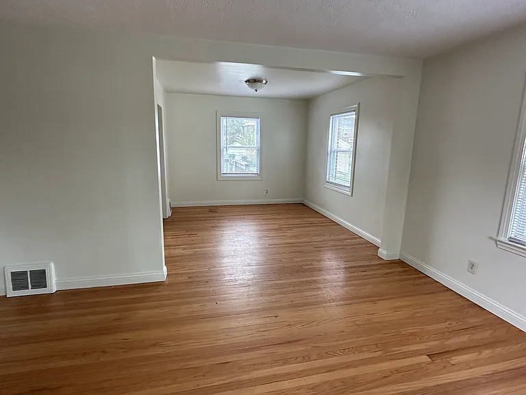 309 Belden Pl — Photo 2