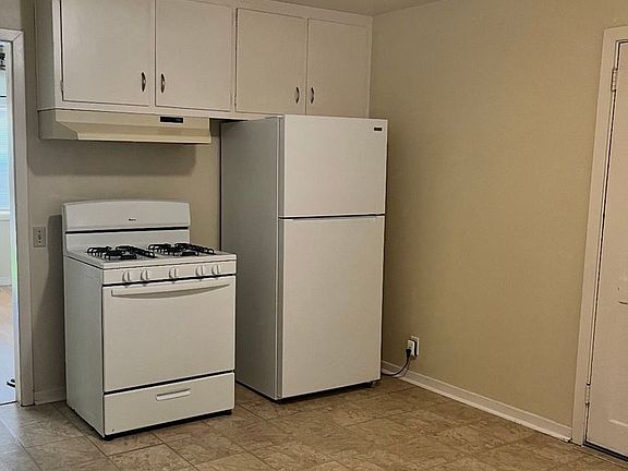 5th image of 461 Walnut St