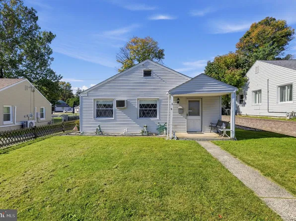 9 Scarlet Ave, Aston, PA 19014