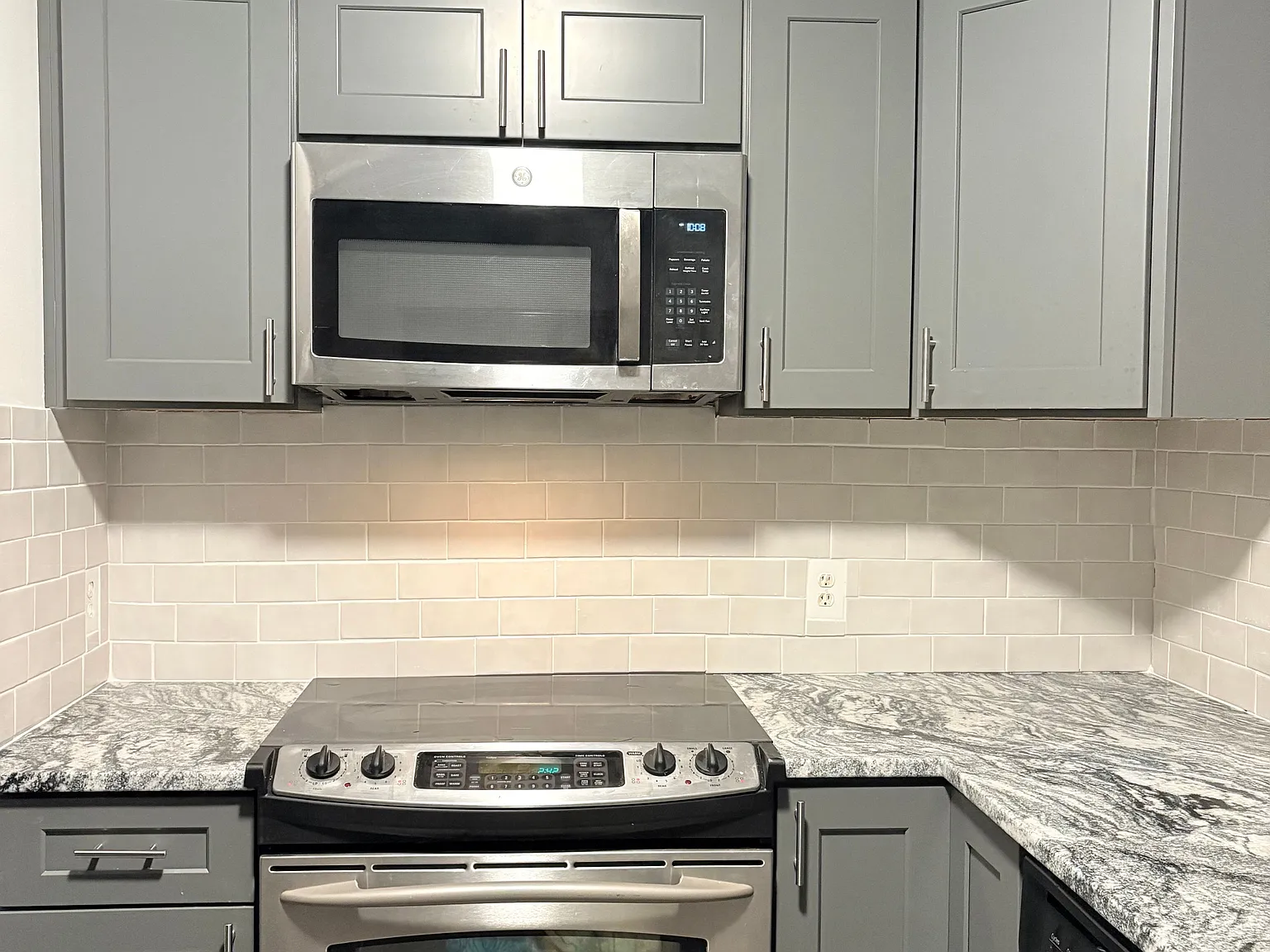 3 bed, 2.0 bath, $2,400 — Photo 4