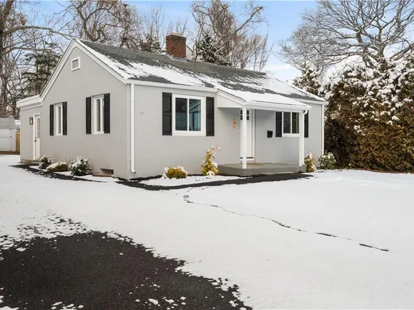 6 Sand Hill Dr, North Kingstown, RI 02852