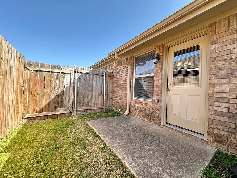 4304 Elms Run Cir — Photo 27
