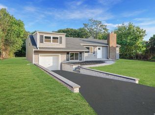 60 Oceanside St, Islip Terrace, NY 11752